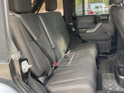 Used 2018 Jeep Wrangler Unlimited Sport image 12