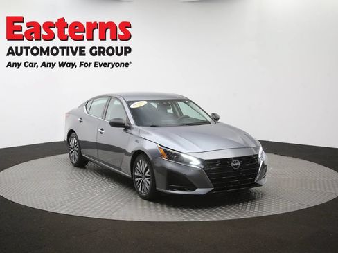Used 2024 Nissan Altima 2.5 SV FWD image 49