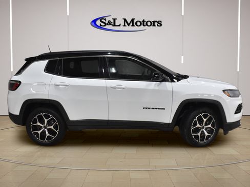 Used 2025 Jeep Compass Limited AWD/4WD image 8