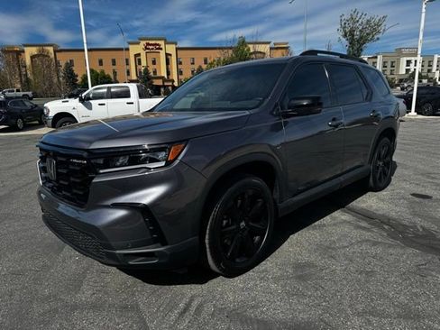 Used 2025 Honda Pilot Black Edition image 2