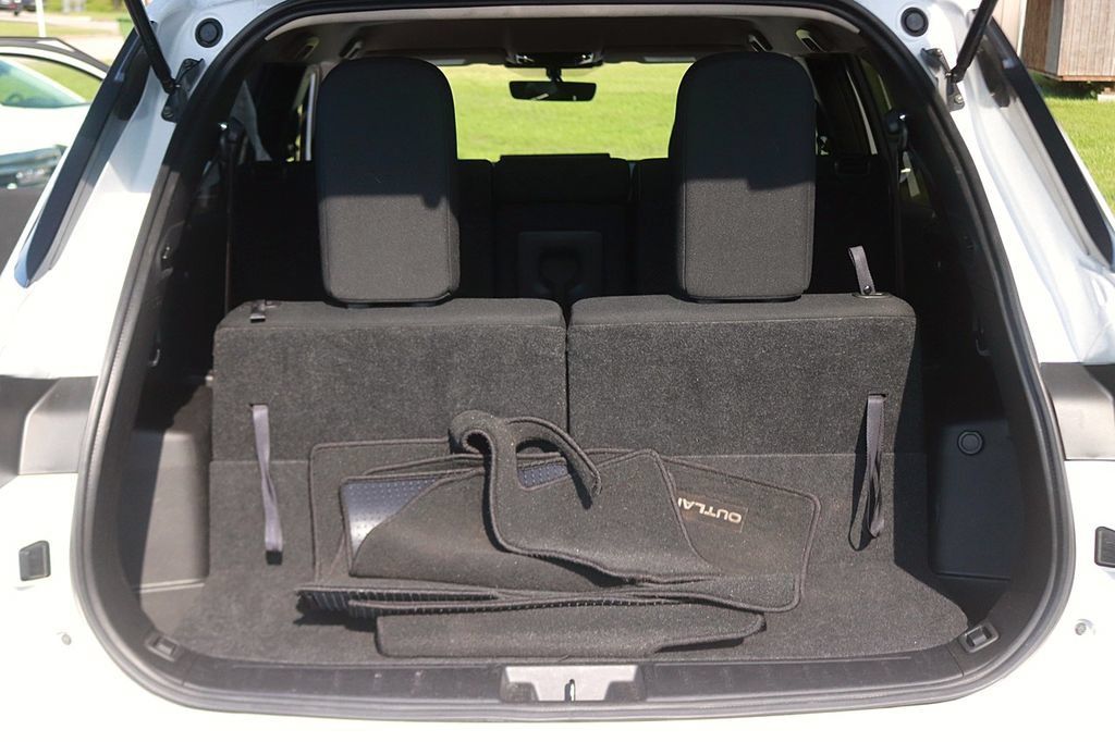 Used 2025 Mitsubishi Outlander ES AWD/4WD image 16