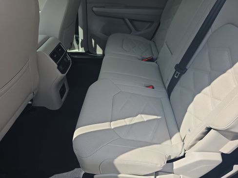 Used 2026 Volkswagen Atlas SE w/ Panoramic Sunroof Package FWD image 17