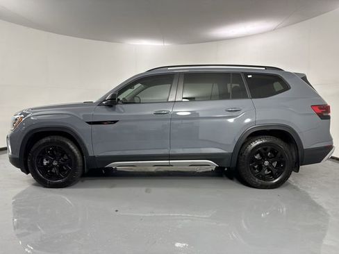 Used 2024 Volkswagen Atlas Peak Edition SE AWD/4WD image 31