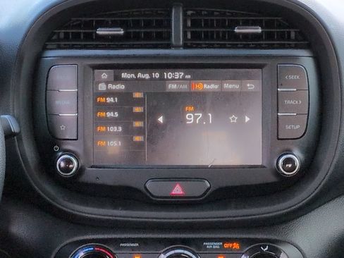 Used 2023 Kia Soul LX w/ LX Technology Package FWD image 14