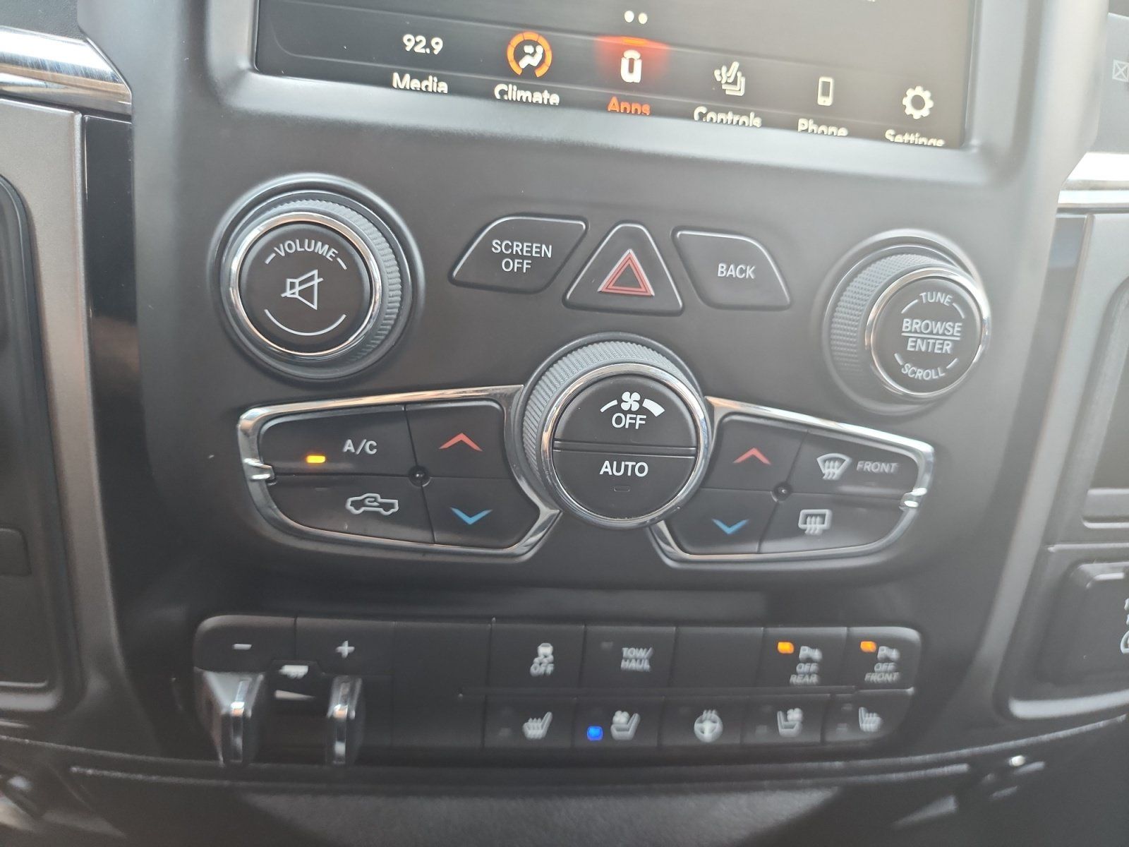 Used 2018 RAM 2500 Laramie w/ Sport Appearance Group AWD/4WD image 21