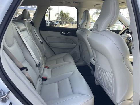 Used 2019 Volvo XC60 T5 Momentum w/ Premium Package image 27