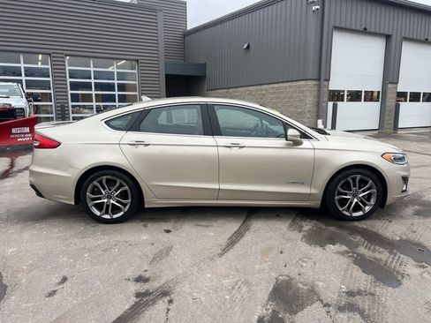 Used 2019 Ford Fusion Titanium image 4