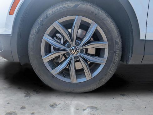 Used 2022 Volkswagen Tiguan SE AWD/4WD image 21