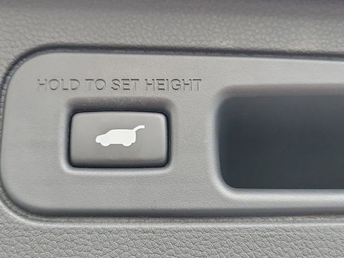 Certified 2025 Honda Pilot Touring image 10