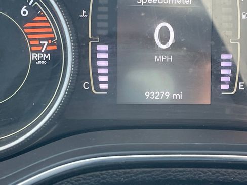 Used 2019 Jeep Cherokee Latitude Plus FWD image 15