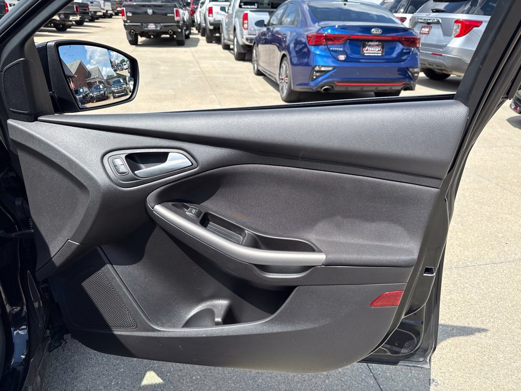 Used 2018 Ford Focus Titanium FWD image 35