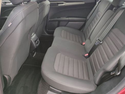 Used 2020 Ford Fusion SE image 32