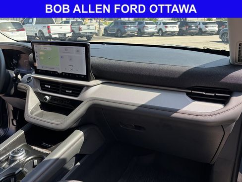Used 2025 Ford Explorer Active w/ Active Comfort Package AWD/4WD image 17