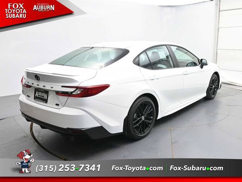 Used 2025 Toyota Camry SE w/ Convenience Package FWD image 18