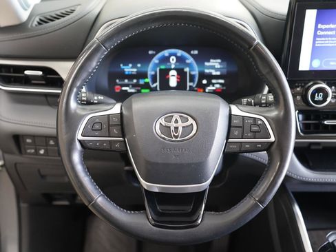 Used 2023 Toyota Highlander Limited image 12