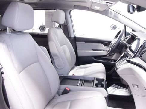 Used 2023 Honda Odyssey Touring image 14