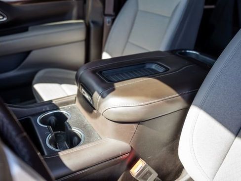 Used 2023 GMC Yukon SLE image 24