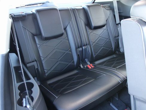 Certified 2024 Volkswagen Atlas SE image 25