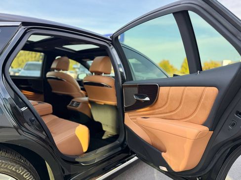 Used 2024 Lexus LS 500 w/ Interior Upgrade Package RWD image 29