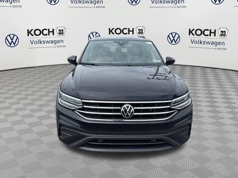 Used 2024 Volkswagen Tiguan SE w/ Panoramic Sunroof Package AWD/4WD image 2
