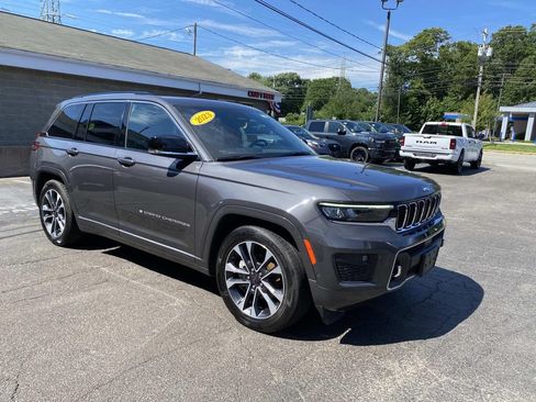 Used 2023 Jeep Grand Cherokee Overland AWD/4WD image 12