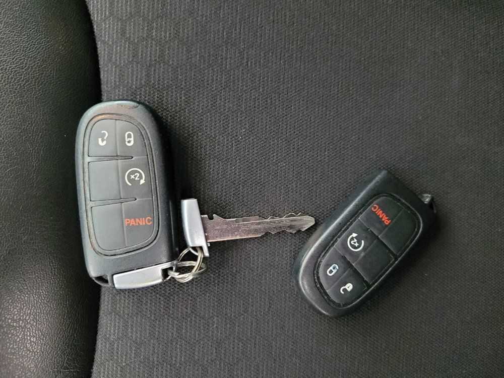 Used 2021 Jeep Cherokee Latitude Plus FWD image 32