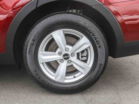 Certified 2025 Kia Sorento LX FWD image 12