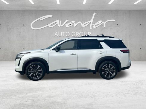 New 2026 Nissan Pathfinder Platinum image 13