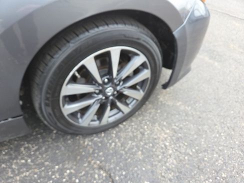 Used 2016 Nissan Altima 2.5 SL w/ 2.5 Technology Package image 7