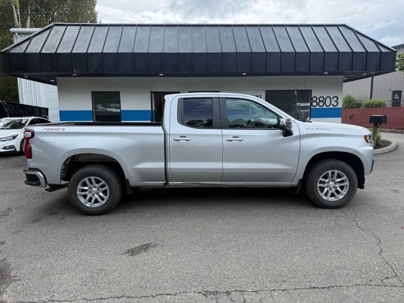 Used 2020 Chevrolet Silverado 1500 LT w/ Trailering Package AWD/4WD image 7