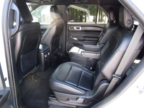 Used 2020 Ford Explorer XLT w/ Equipment Group 202A RWD image 22
