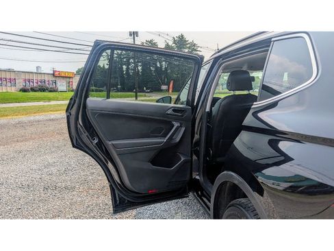 Used 2018 Volkswagen Tiguan SE w/ 3rd Row Seat Package image 10