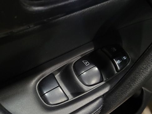 Used 2018 Nissan Rogue SV image 27