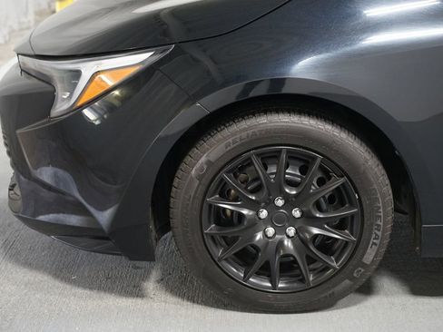 Used 2025 Toyota Corolla LE w/ Convenience Package image 5