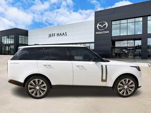 Used 2023 Land Rover Range Rover SE AWD/4WD image 5