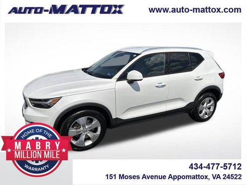 Used 2022 Volvo XC40 T4 Momentum FWD image 1