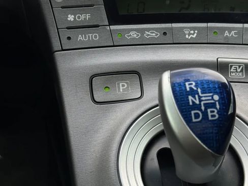 Used 2015 Toyota Prius Two image 32