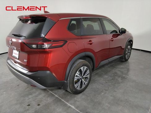 Used 2023 Nissan Rogue SV image 3