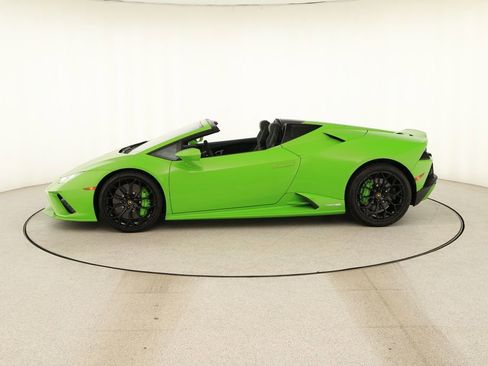 Used 2022 Lamborghini Huracan EVO RWD image 2