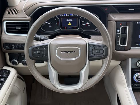 Used 2021 GMC Yukon XL Denali w/ Denali Ultimate Package RWD image 15