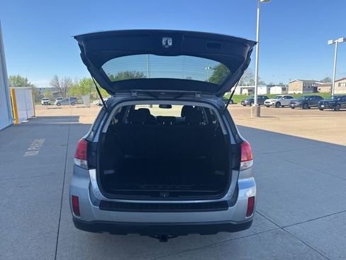 Used 2011 Subaru Outback 2.5i Premium w/ All-Weather Pkg AWD/4WD image 10