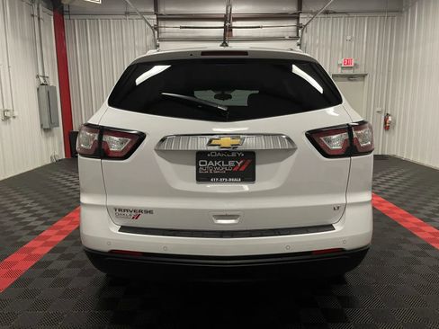 Used 2017 Chevrolet Traverse LT image 3
