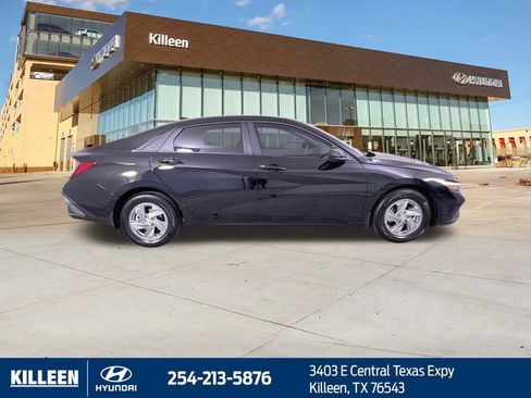 New 2025 Hyundai Elantra SE image 9