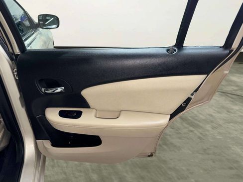 Used 2013 Chrysler 200 Touring image 20