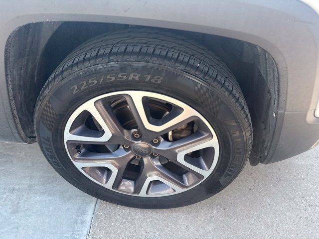 Used 2015 Jeep Renegade Latitude FWD image 17