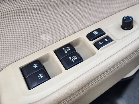 Used 2017 Subaru Outback 2.5i Premium image 13