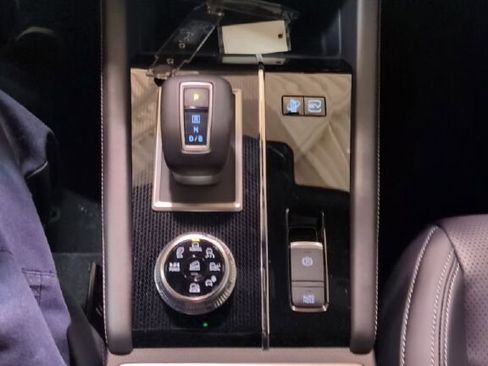 New 2025 Mitsubishi Outlander SEL image 20