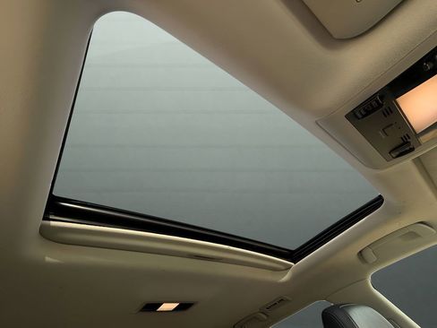 Used 2016 Toyota Land Cruiser w/ Four Season Floor Mat Package image 26