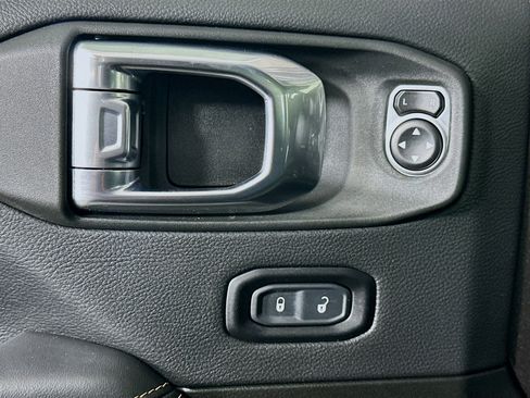 Used 2025 Jeep Wrangler Sahara w/ Safety Group AWD/4WD image 15