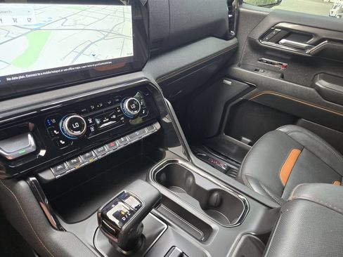 Used 2024 GMC Sierra 1500 AT4 w/ Technology Package AWD/4WD image 14